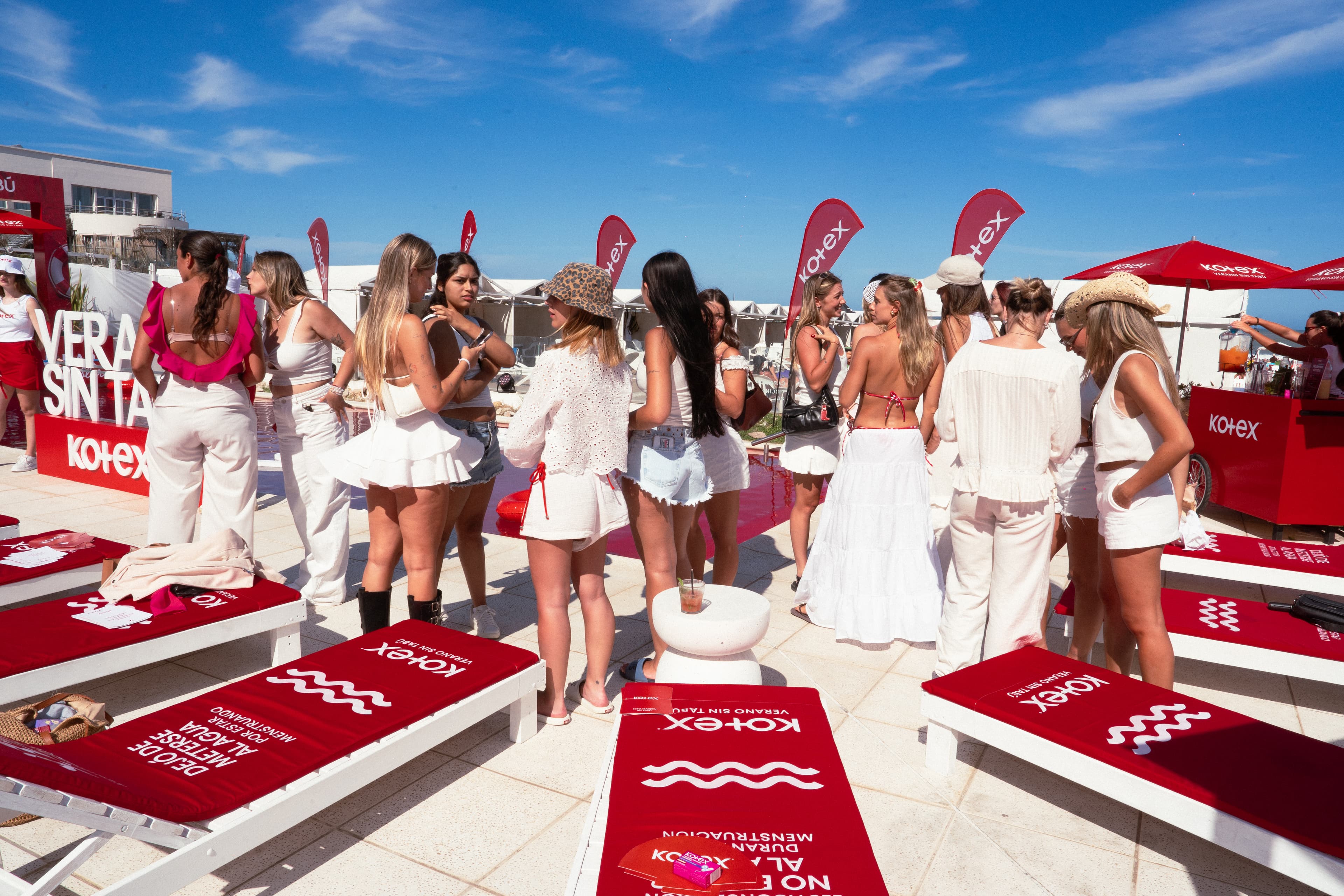Kotex presentó “Verano sin Tabú”, campaña sobre menstruación en playa y pileta