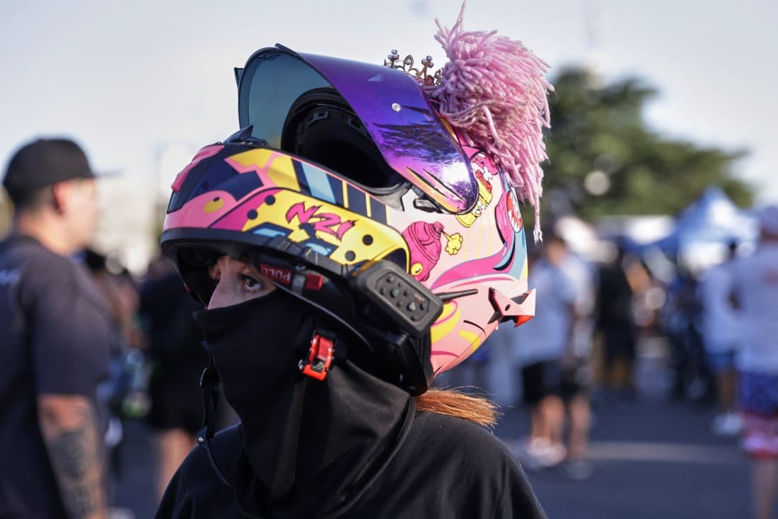 Más de un centenar de motociclistas se reunieron en el Autódromo para celebrar el Rouser Day