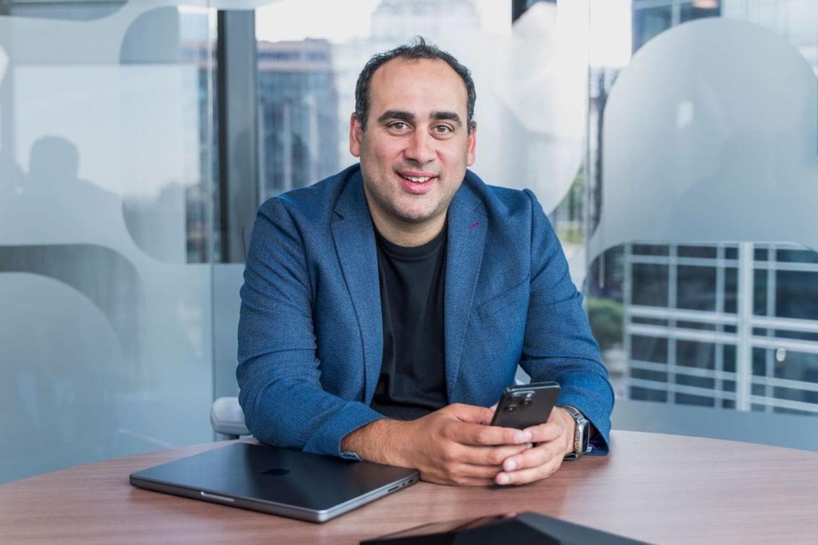 Latinoamérica ante la era AI-native: cuando la velocidad de adopción define la competitividad financiera