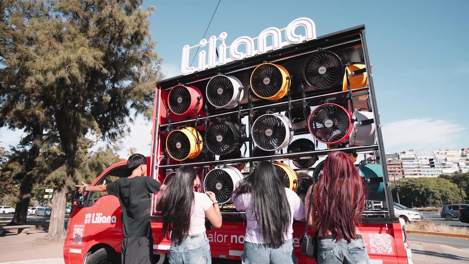 Liliana Electrodomésticos recorre ciudades argentinas con un camión equipado con ventiladores Aircyclon