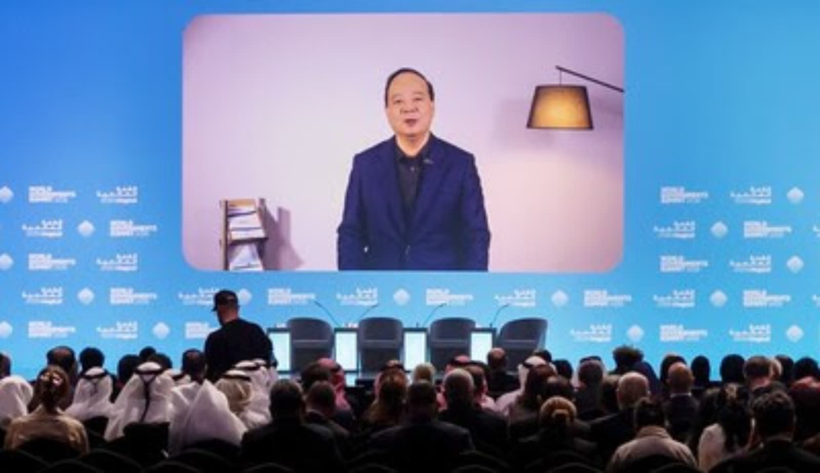 Robin Zeng proyecta que 2030 iniciará la era de la energía sostenible global