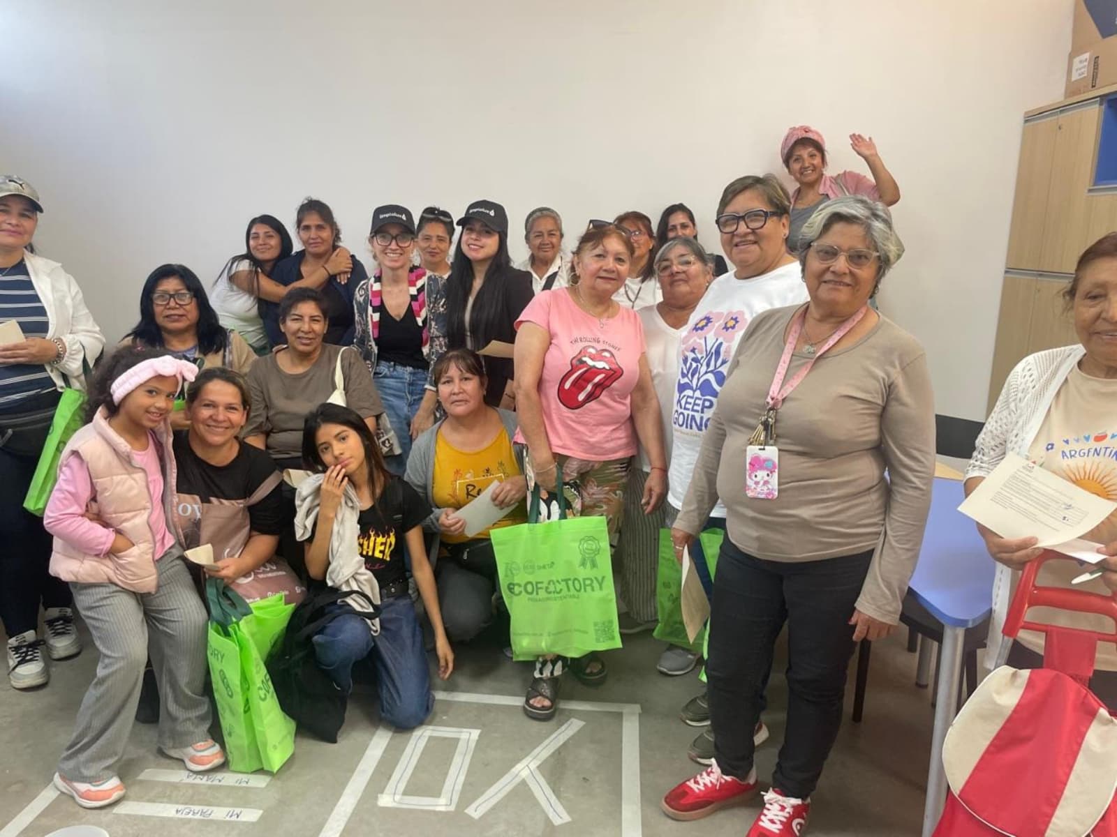 Grupo Limpiolux impulsó en el Barrio Mugica una jornada sobre equidad y empleabilidad