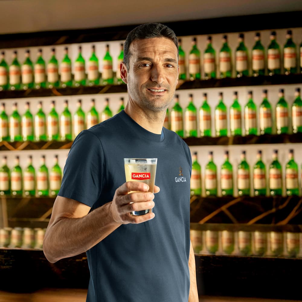 Gancia estrenó “Camuflado” con Lionel Scaloni y una promo con viaje a Estados Unidos