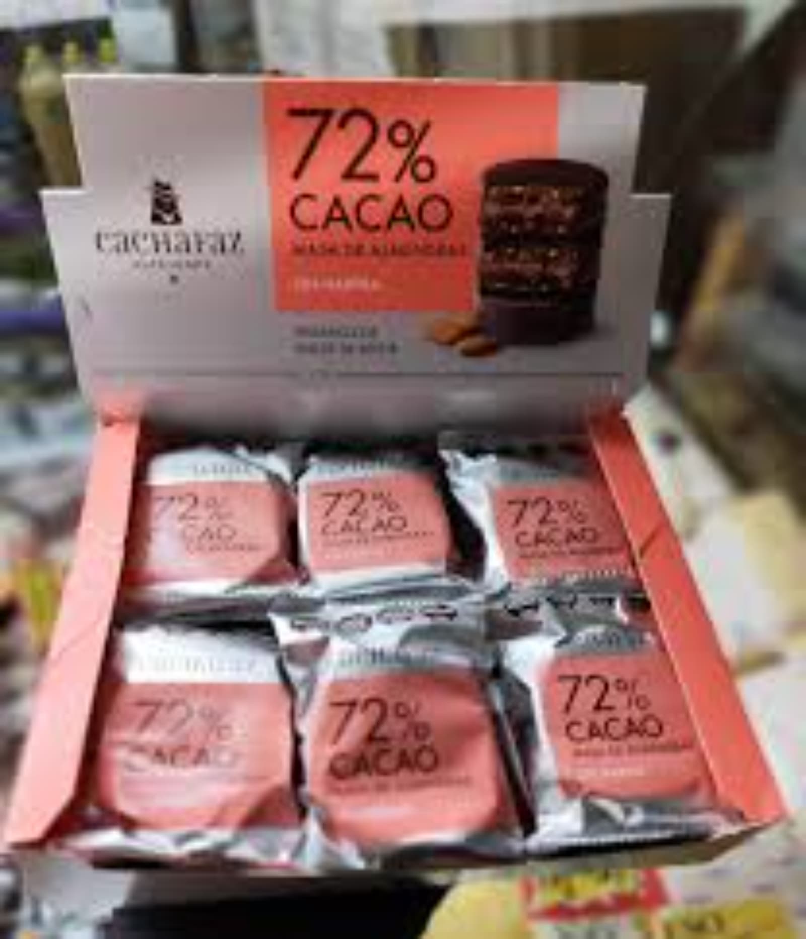 Cachafaz relanza un alfajor sin harina con masa de almendras y 72% cacao