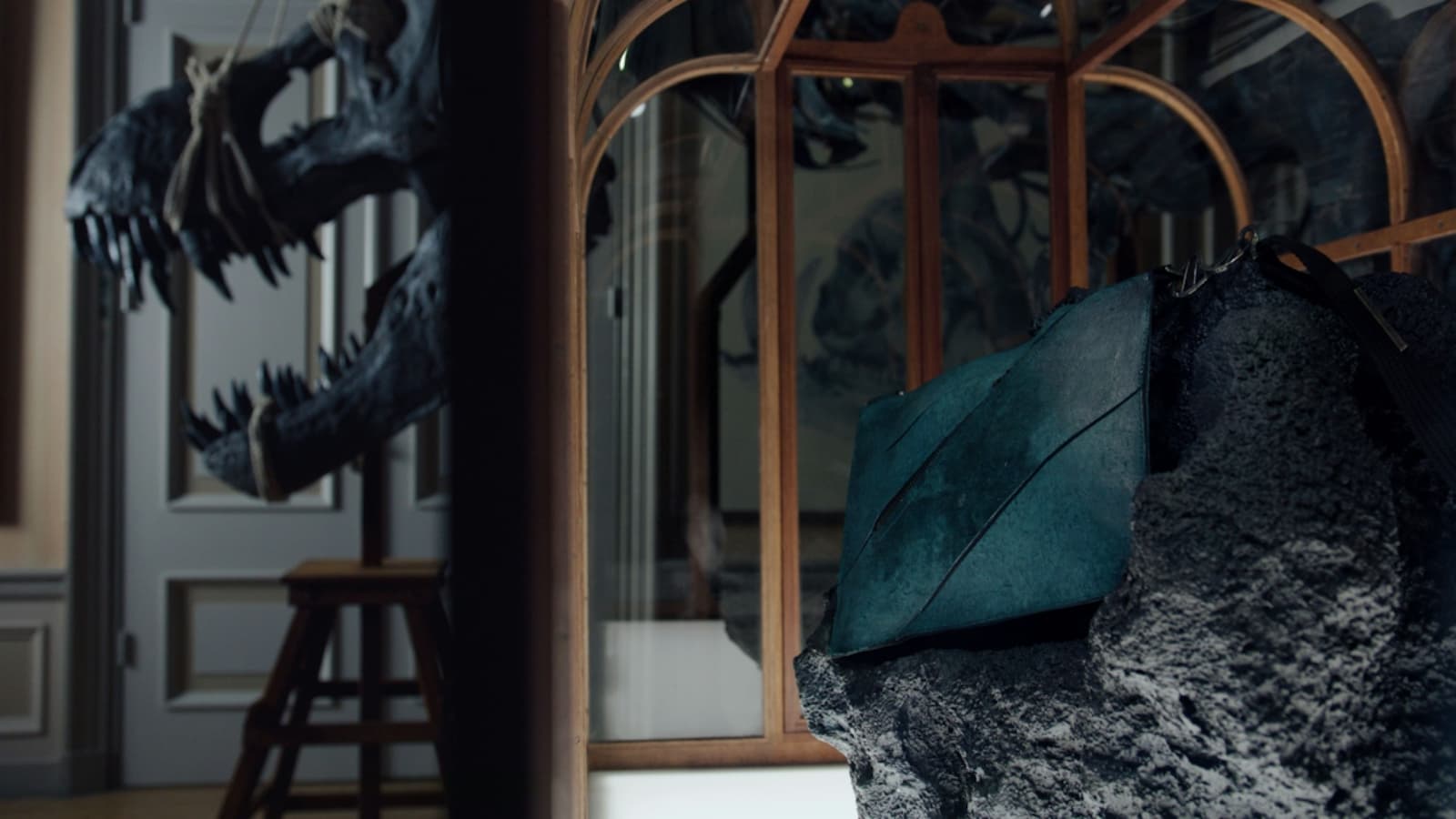 Enfin Levé presentó un bolso de lujo hecho con cuero cultivado de T-Rex