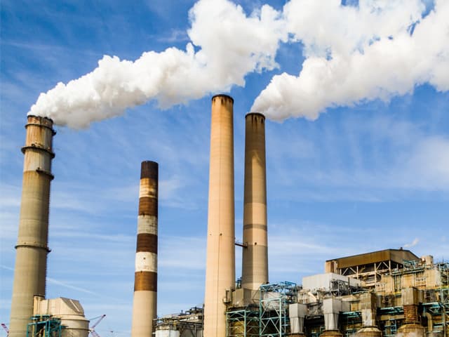 Leve crecimiento interanual en la producción del sector químico y petroquímico