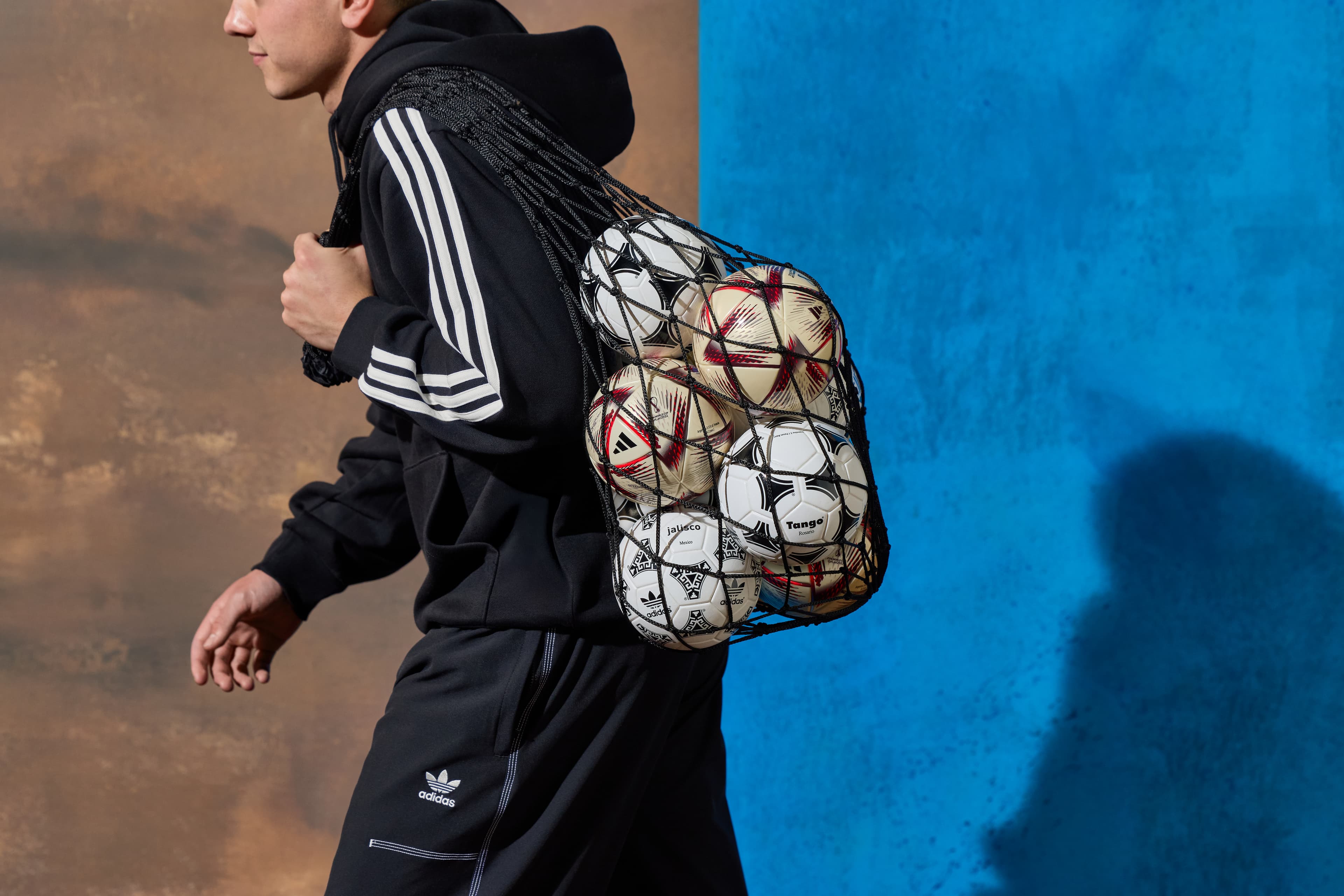 Adidas lanza versiones mini de pelotas históricas de la Selección Argentina campeona mundial