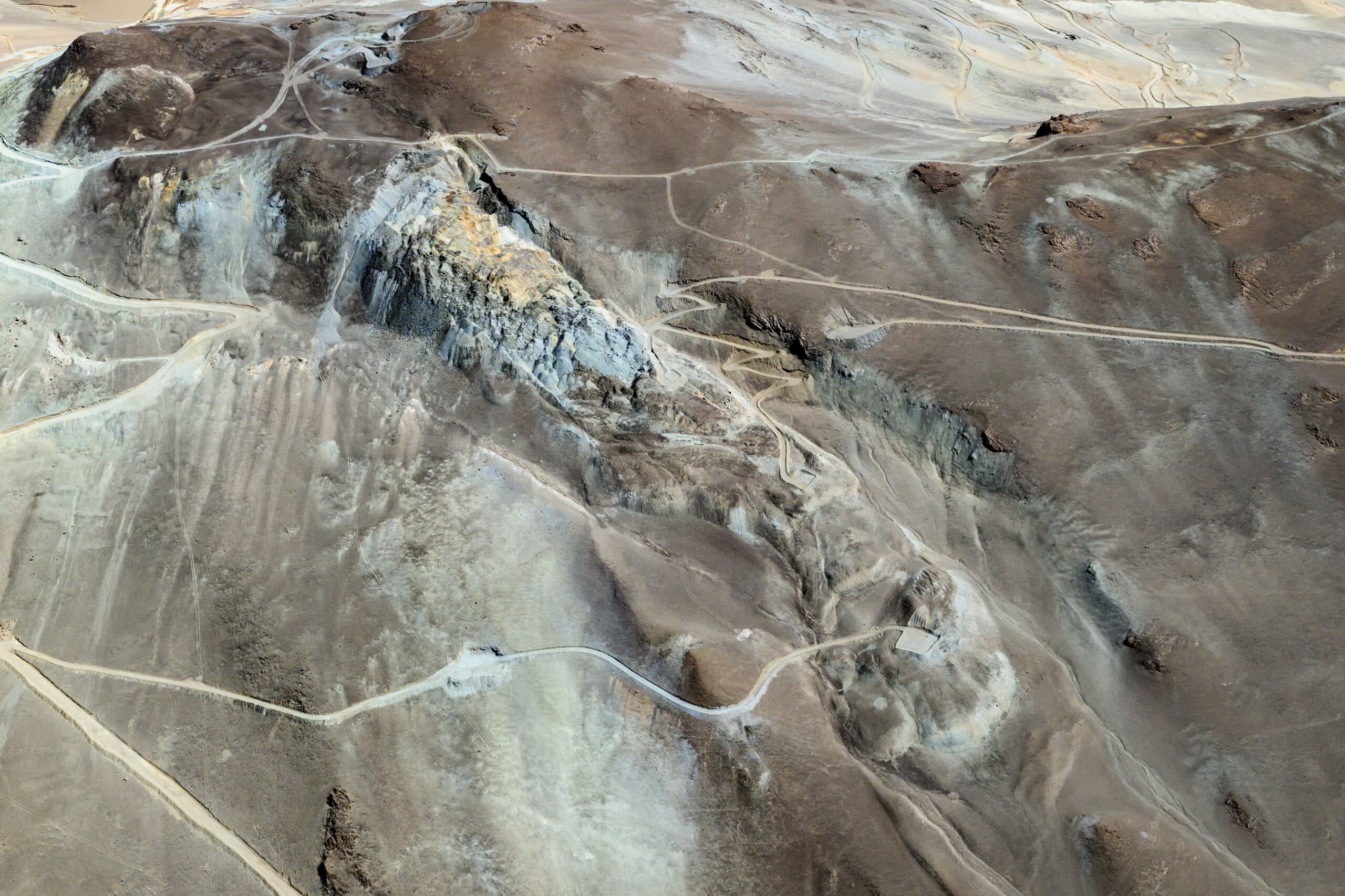 Greenpeace difundió imágenes aéreas de minería en áreas protegidas por la Ley de Glaciares