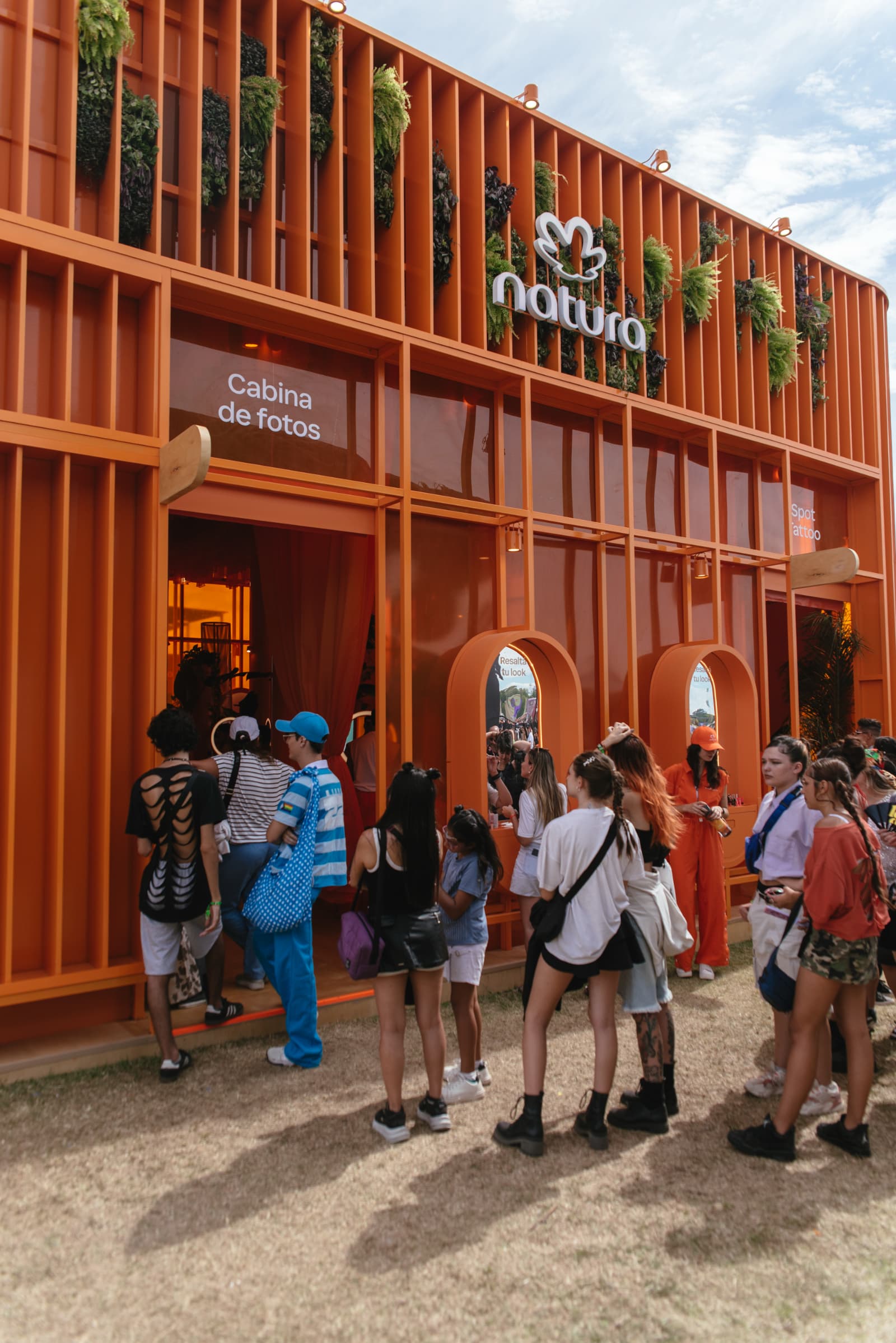 Natura releva bienestar en festivales y destaca rituales previos al primer show