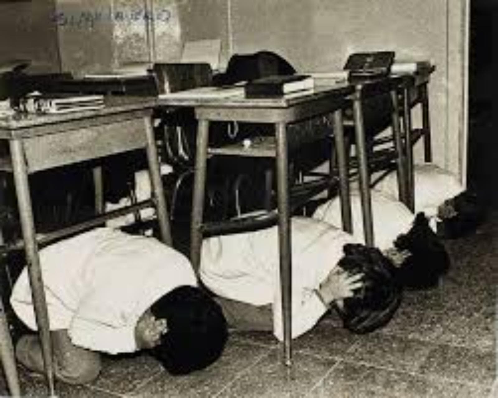 El hilo invisible y los cortes de la dictadura: medio siglo de tensiones educativas