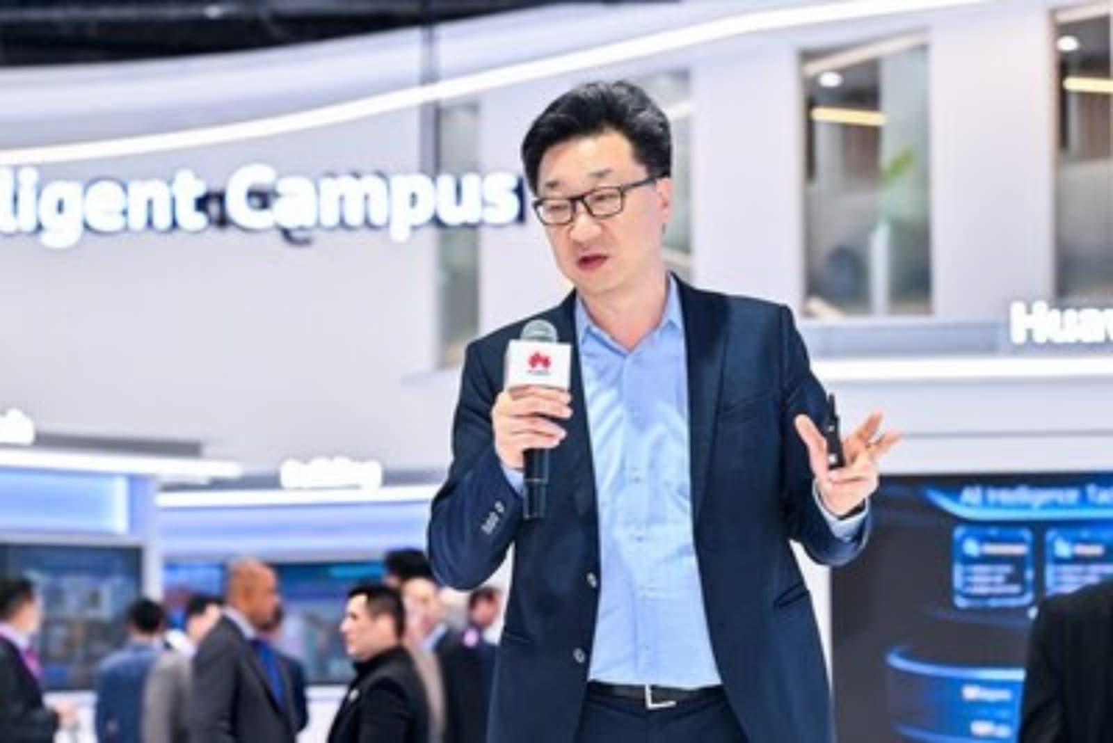 Huawei y Solum presentaron en el MWC 2026 la red convergente Shop-in-Shop