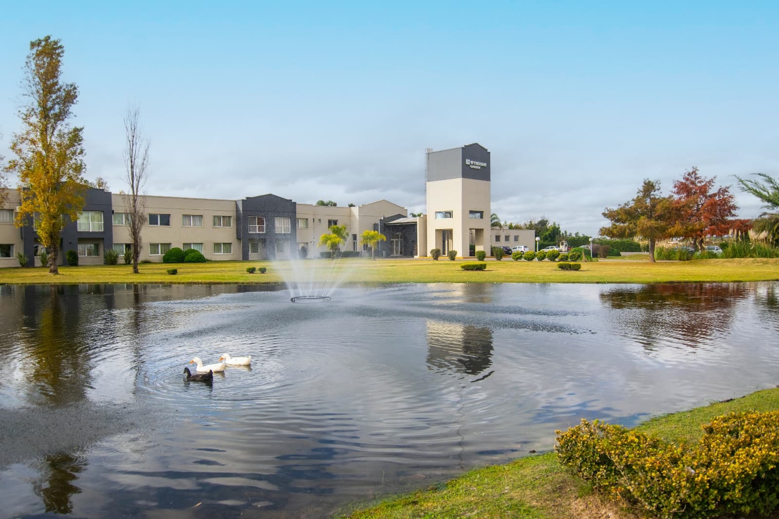 Wyndham Garden Campana renovó sus salones Río de la Plata y Río Luján