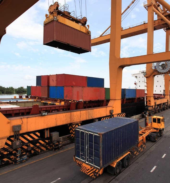 En marzo, las exportaciones muestran la primera caída de la era Milei, y las importaciones mantienen su fuerte ritmo de expansión