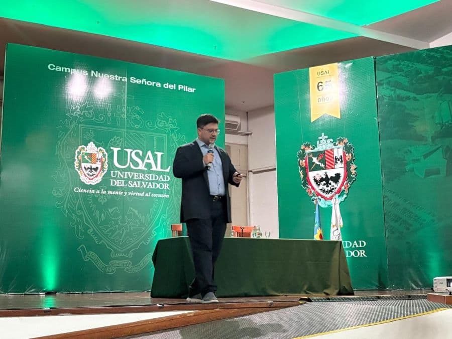 Red Hat impulsa la inteligencia artificial abierta en universidades de Latinoamérica