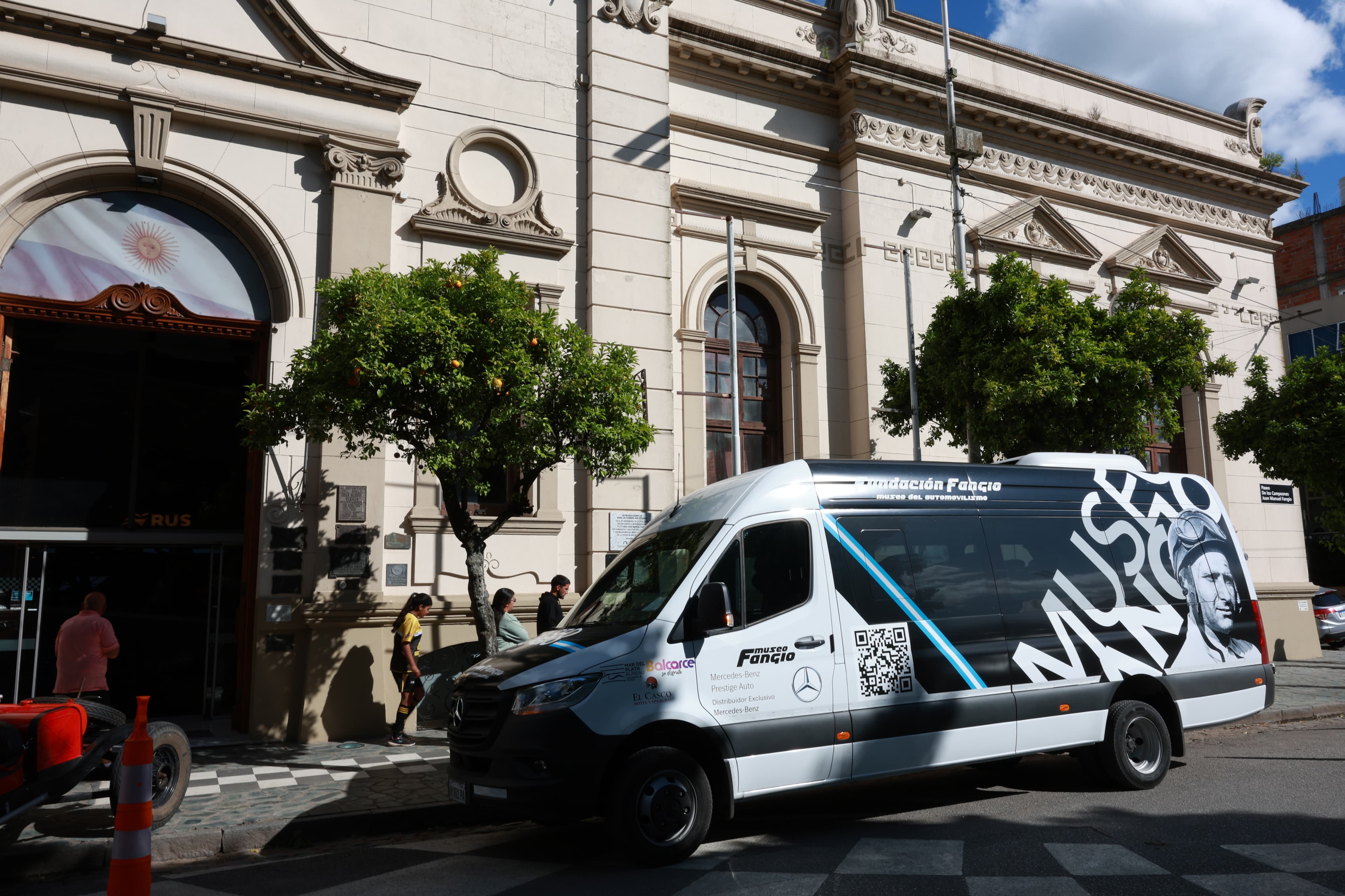 Museo Fangio de Balcarce introduce servicio turístico entre Mar del Plata y Balcarce por su aniversario