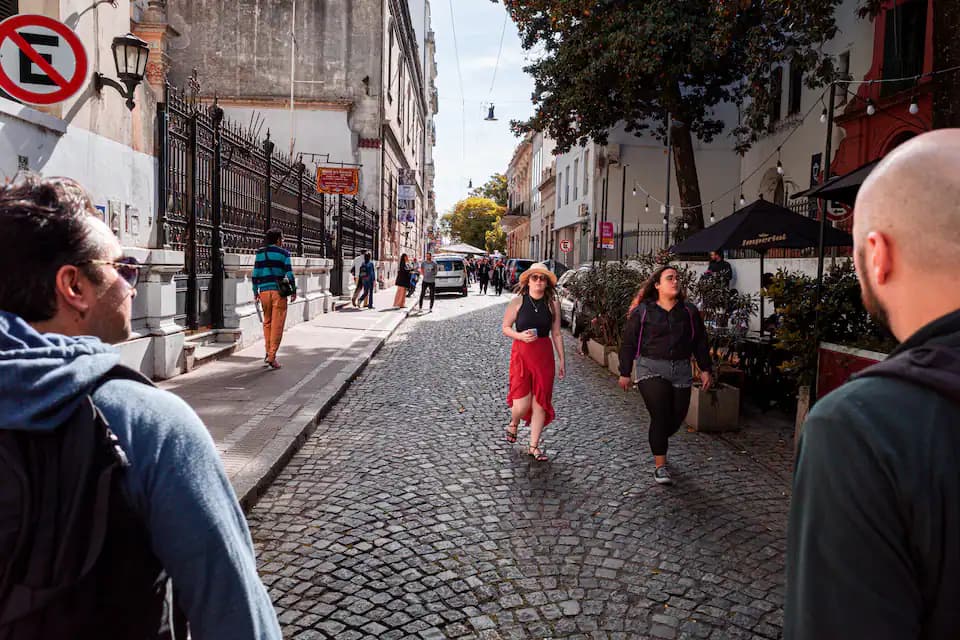 Airbnb identifica nuevas tendencias de turismo para 2026: viajes breves, experiencias culturales y auge de viajeros solitarios