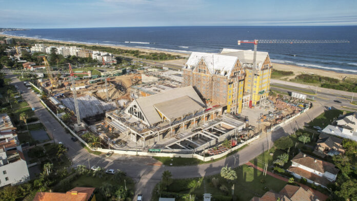 CRIBA ejecuta la torre más alta de Uruguay en el complejo Cipriani de Punta del Este