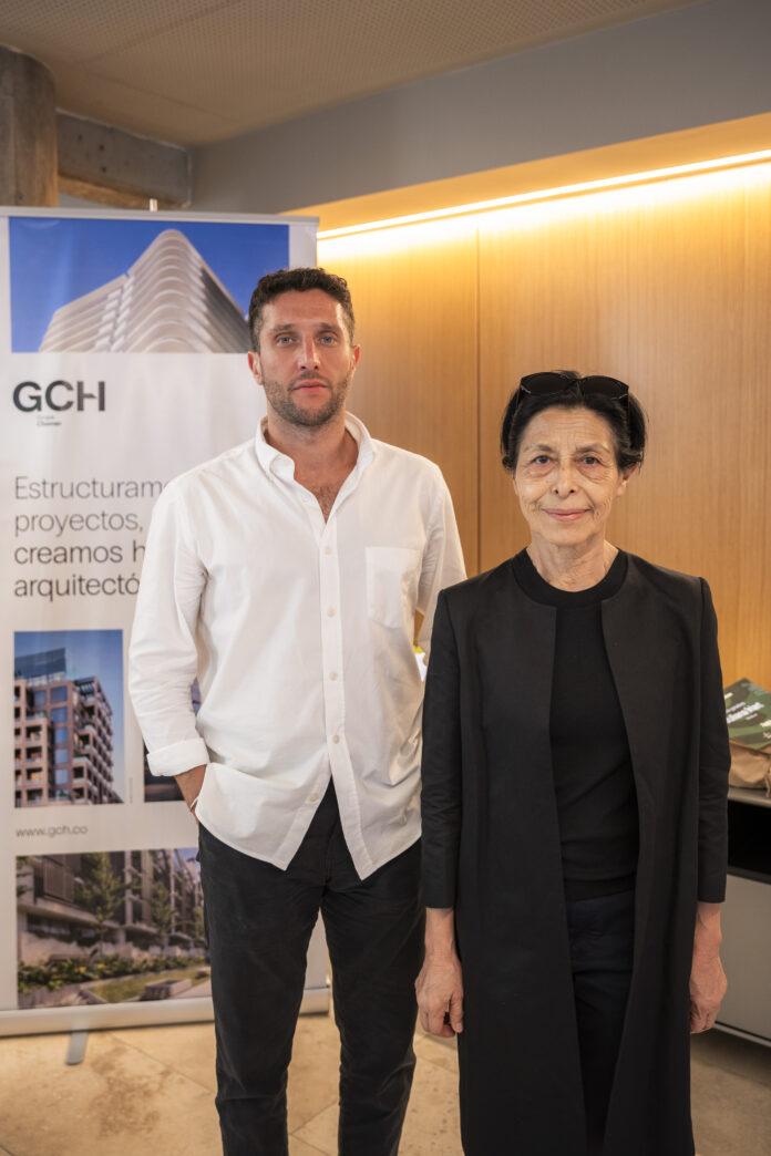 Premio GCH distingue intervenciones artísticas en el vallado de Aura Núñez