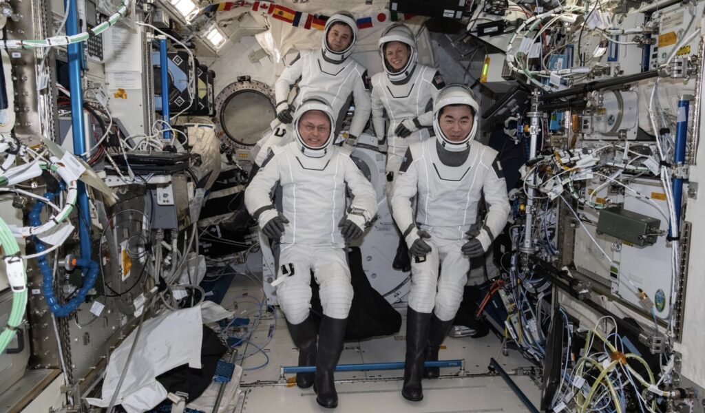 850 horas de ciencia en órbita y una lección terrenal sobre salud, logística y riesgo