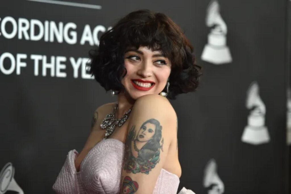 Mon Laferte encabeza preferencias para Viña 2026 y la feria libre destaca en consumo chileno