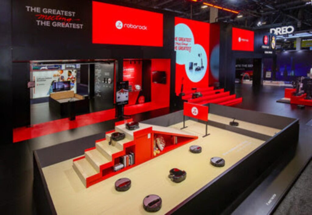 Roborock introduce en CES 2026 el primer robot aspirador con ruedas y patas junto al Real Madrid